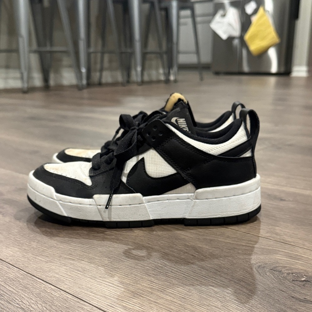 Nike Black and white Low-Top Sneakers